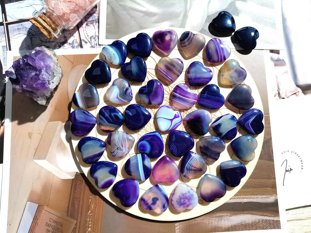 QINJIEJIE purple agate heart as a home decor accent and color pop.