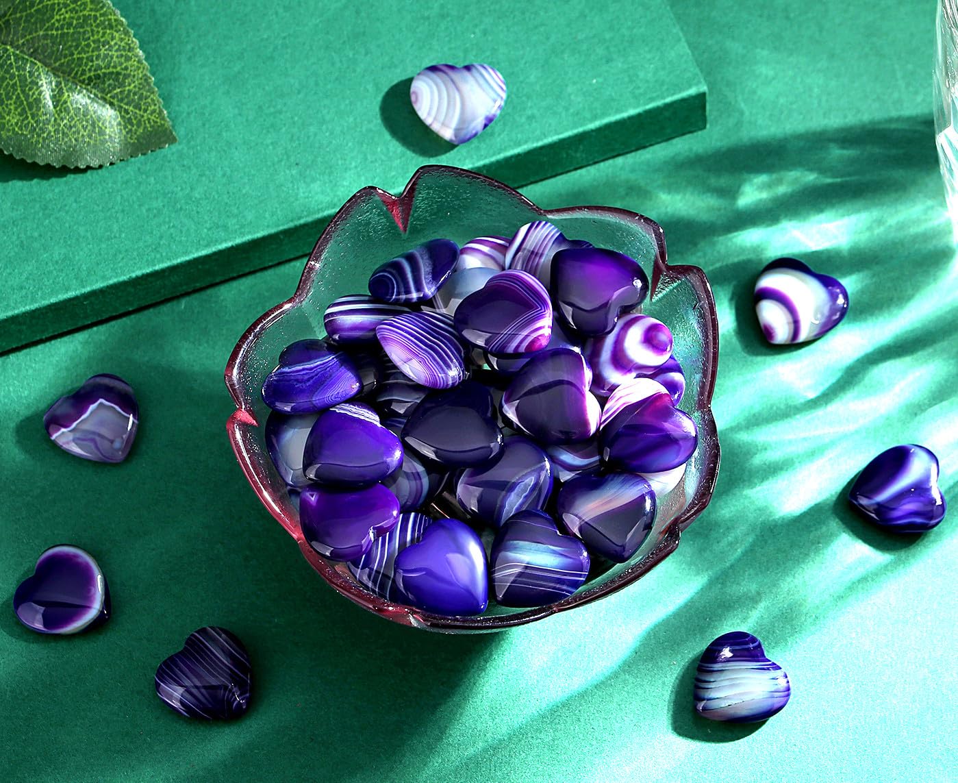 QINJIEJIE purple agate heart in hand for focused breathing practice.