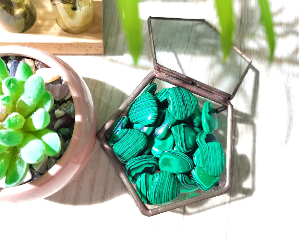 QINJIEJIE reiki-balancing heart stone for focused practice
