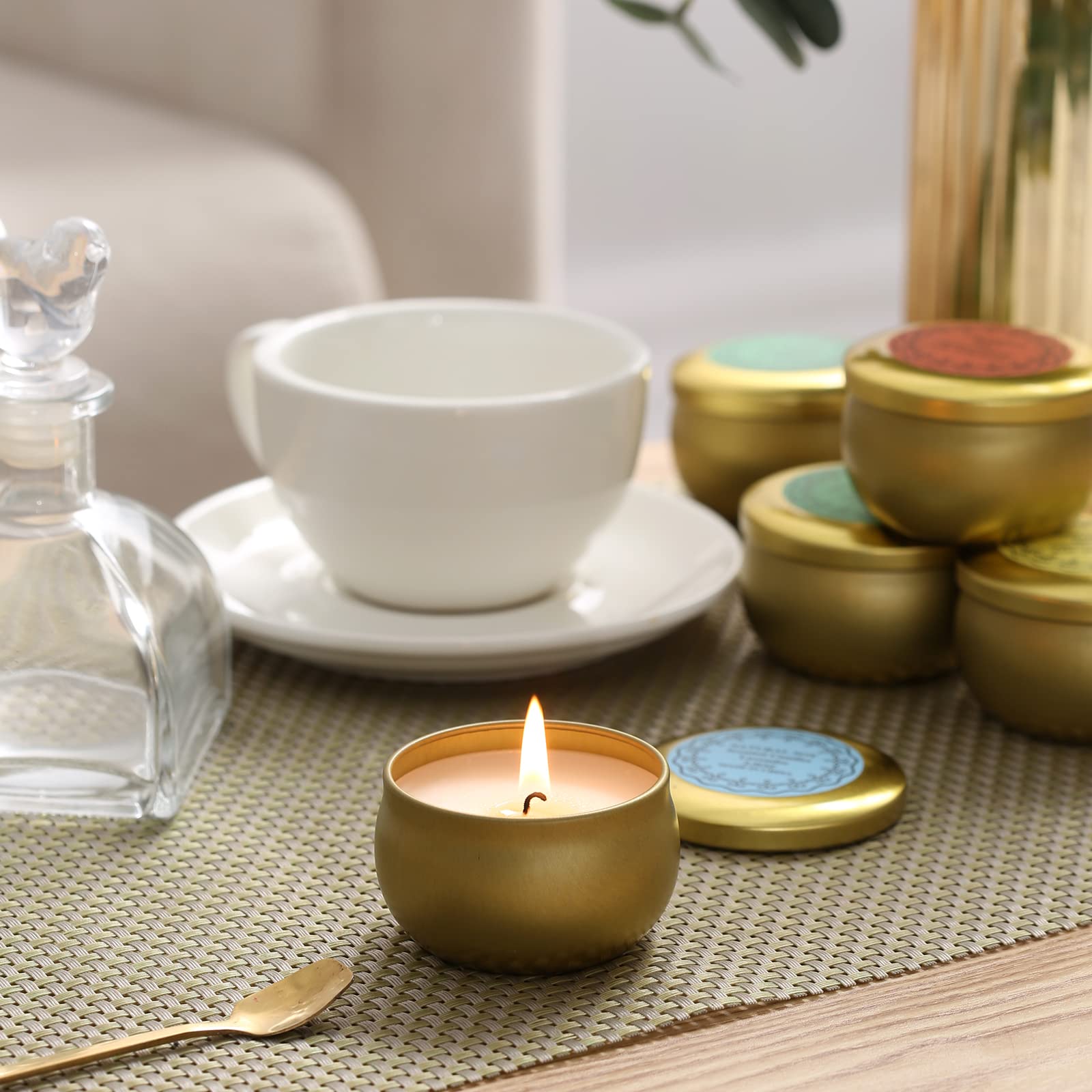 Qinxiang jasmine tin candle supports focus and calm moments.