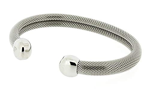 QRAY Milano surgical steel golf bracelet for active lifestyles, offering comfort and steady wear.