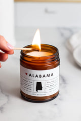 Rambling Caravan Alabama State Candle seal highlights pumpkin caramel crunch fragrance for warm moods.