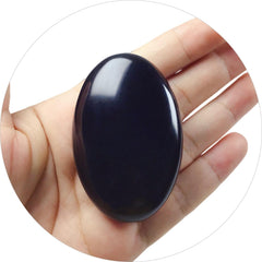 RECKSI palm stone in black obsidian shows unique color and texture.