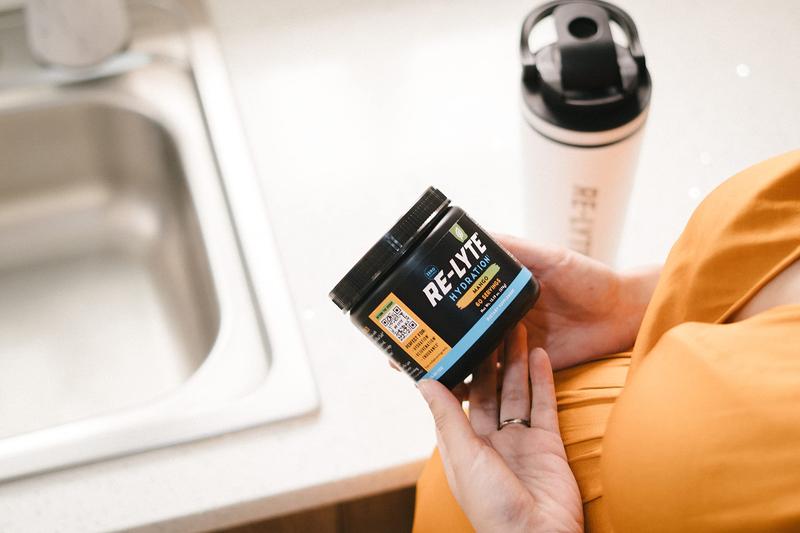 Coconut water powder contributes natural hydration in the mix.