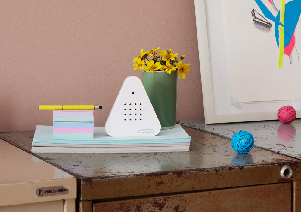 RELAXOUND Lakesidebox White ambient scene showcases versatile relaxation tool