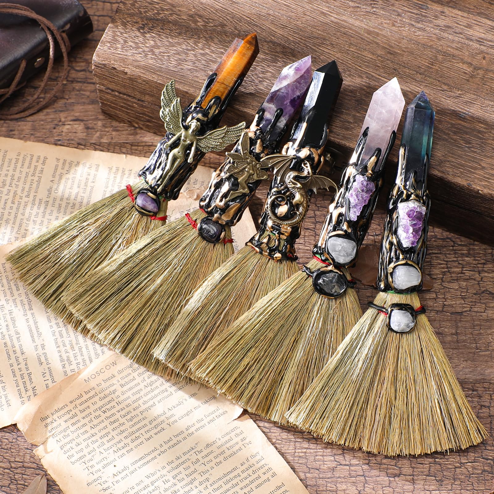 RENEMEGO Portable broom suitable for car, office, or home altar.