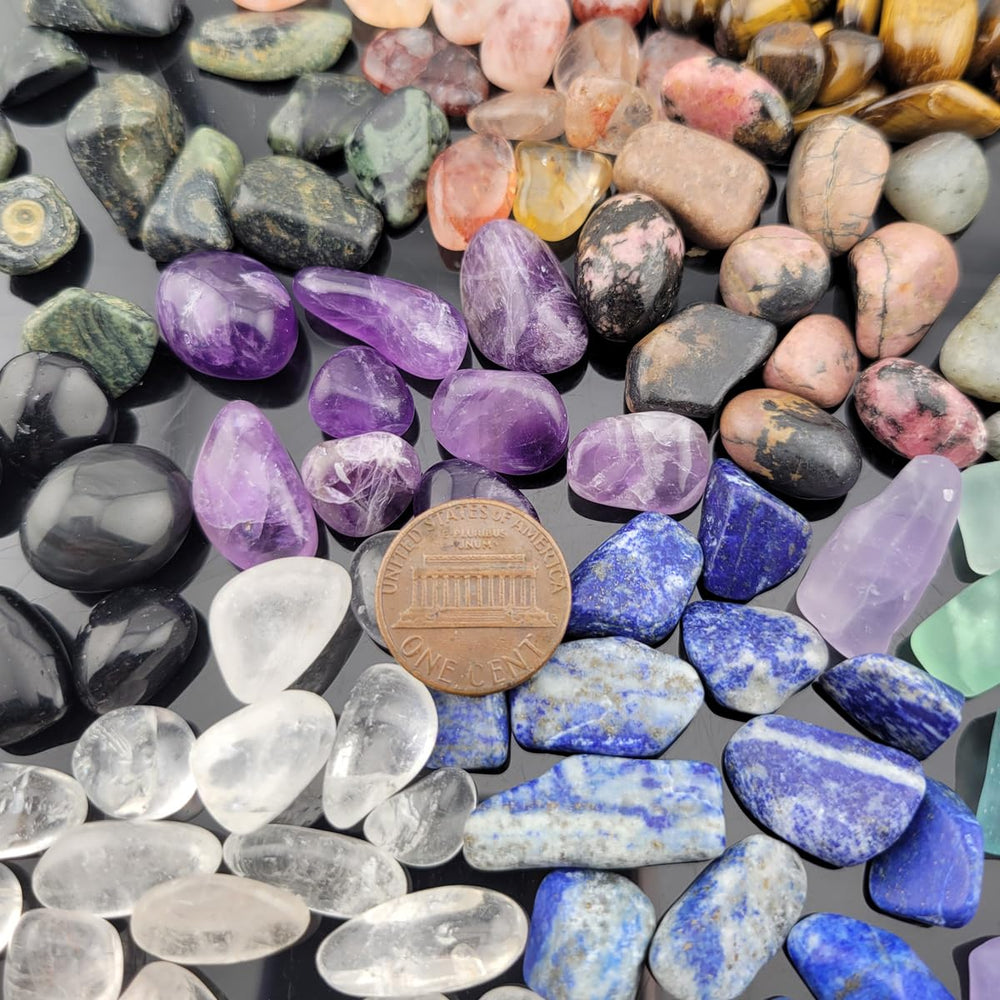 Rhrina black obsidian tumbled chips with deep gloss for bold jewelry.