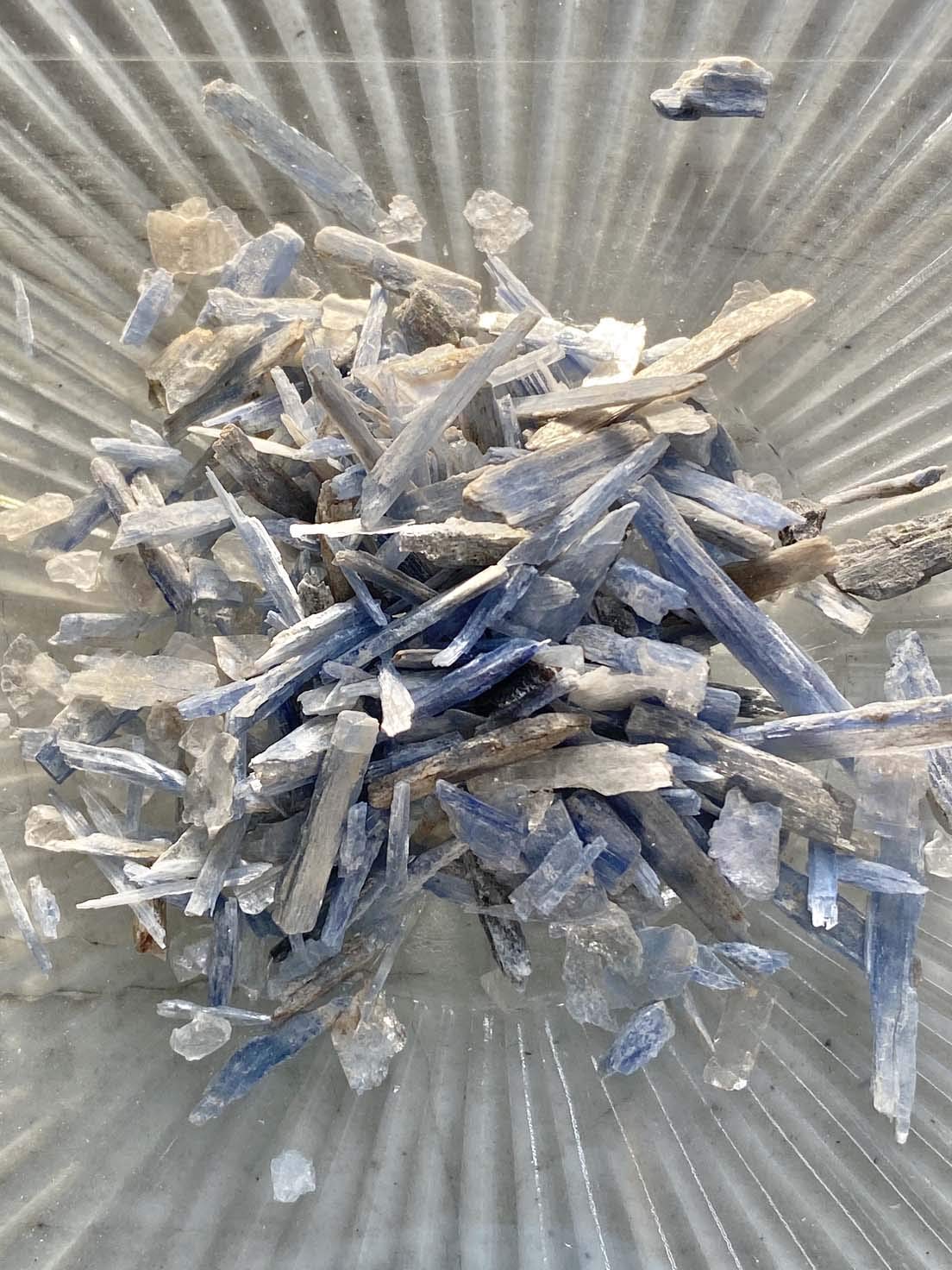 Rise Perspective Blue Kyanite chips close-up enhances clear communication and focus.