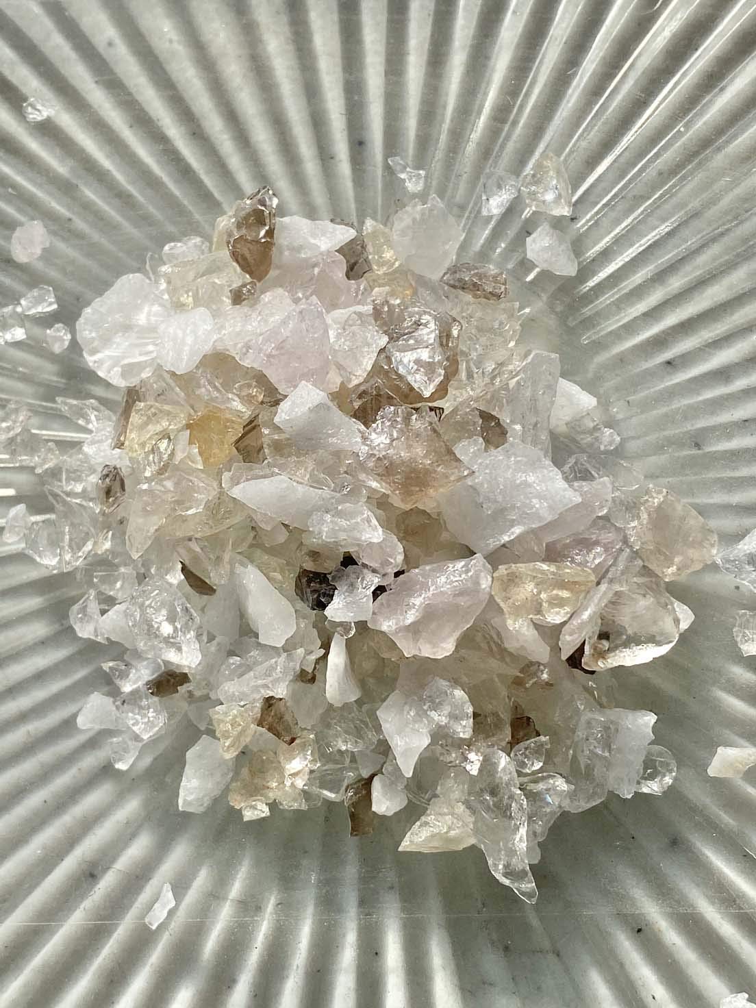 Rise Perspective Quartz Mix medium chips rose quartz for decorative accents in artworks.