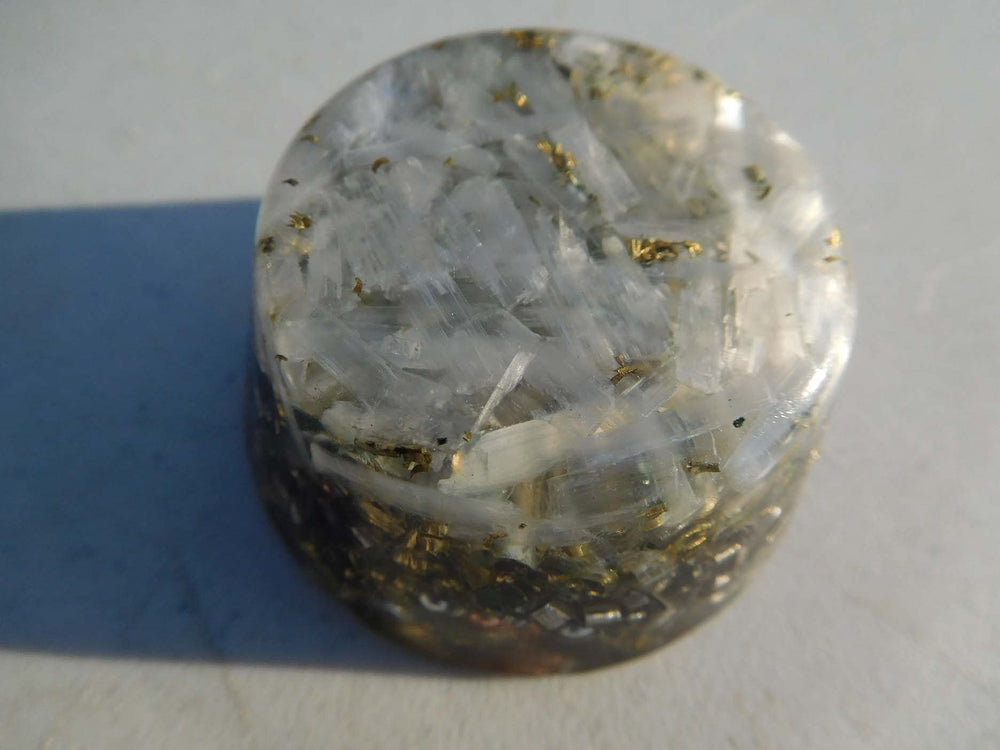 Rise Perspective Selenite Orgone Generator meditation friendly setup supports focused breathing.