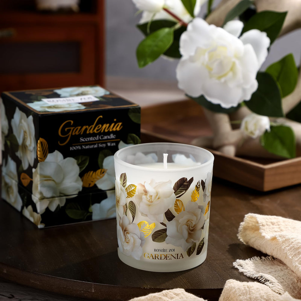 ROMIIE ZOI Gardenia candle wax texture closeup showing natural soy wax.
