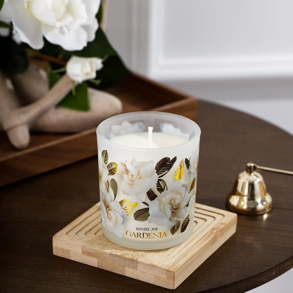 ROMIIE ZOI Gardenia candle wick closeup.