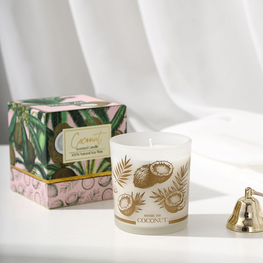 ROMIIE ZOI soy wax detail showing lead-free wick for safe use.