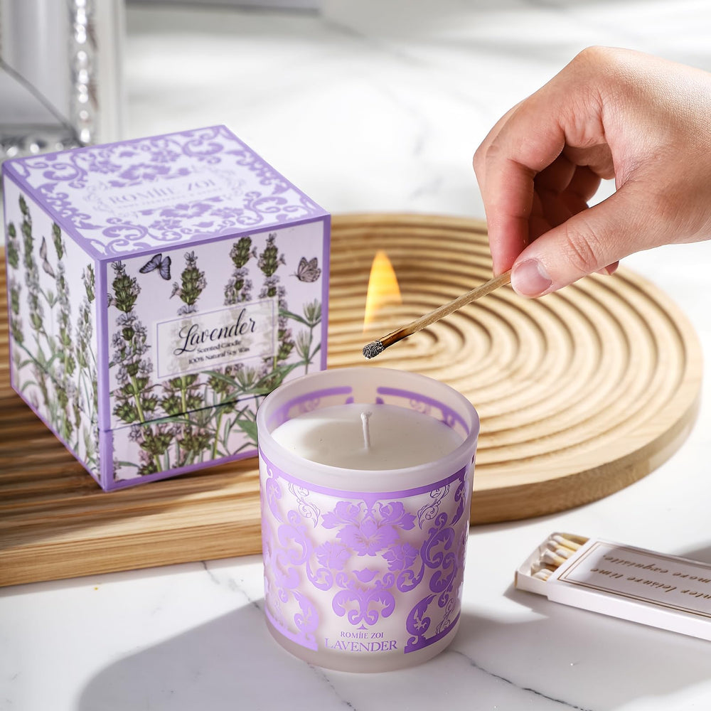 Vela ROMIIE ZOI lavanda para habitación de hogar u oficina.
