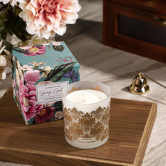 ROMIIE ZOI clean burn with soy wax promotes a relaxed atmosphere.