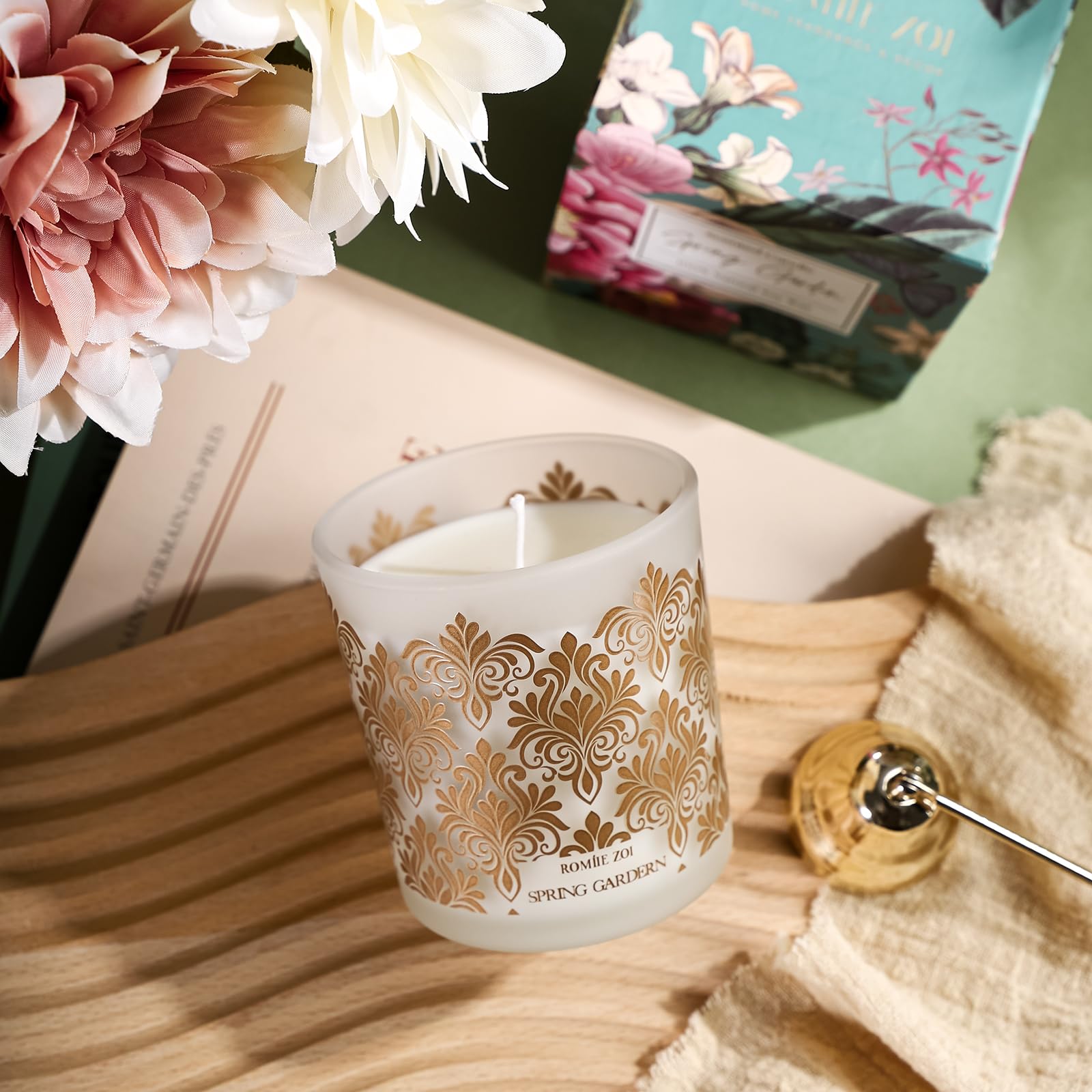 ROMIIE ZOI home or office candle adds calm to any space.