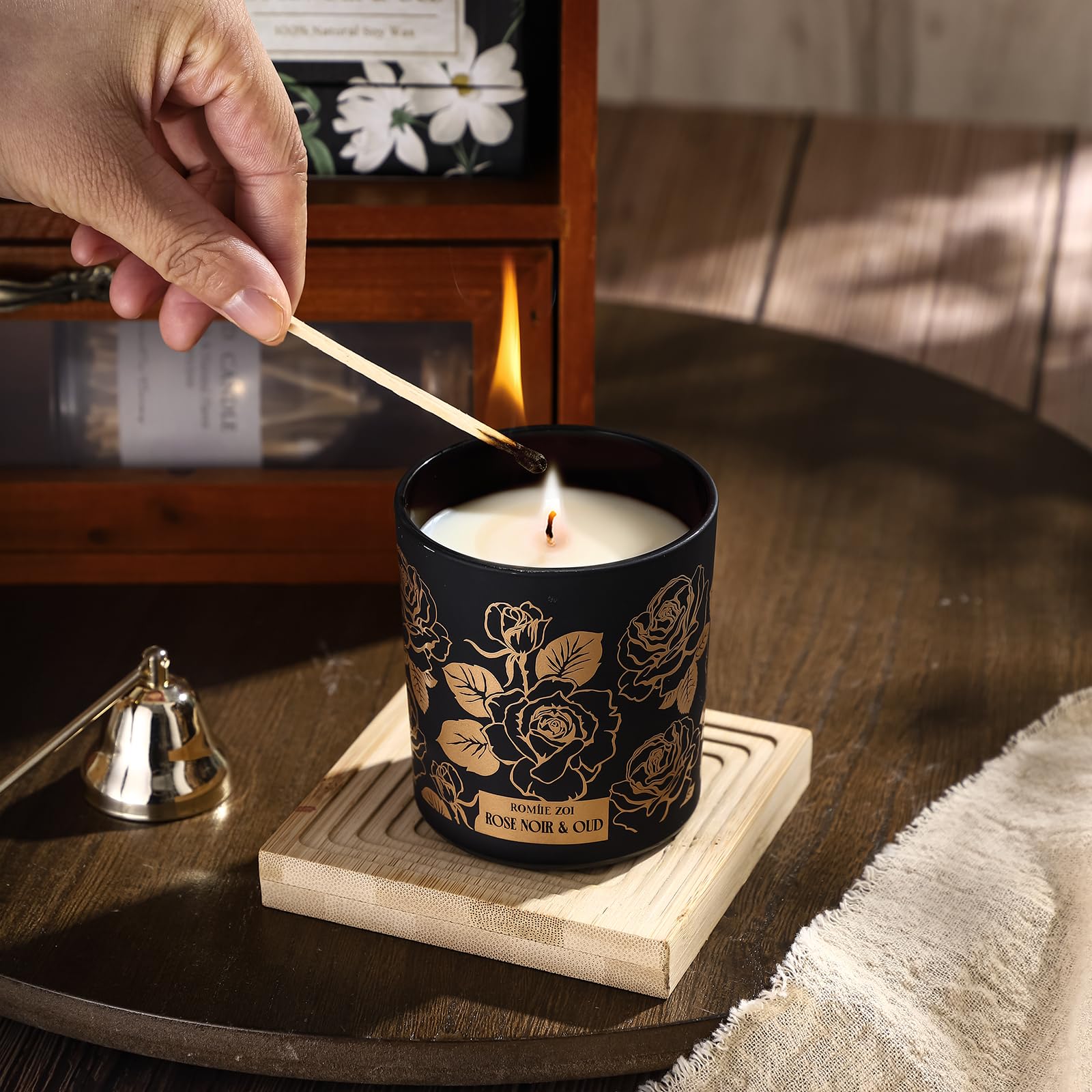 ROMIIE ZOI Rose Noir & Oud candle top-view jar highlights design.