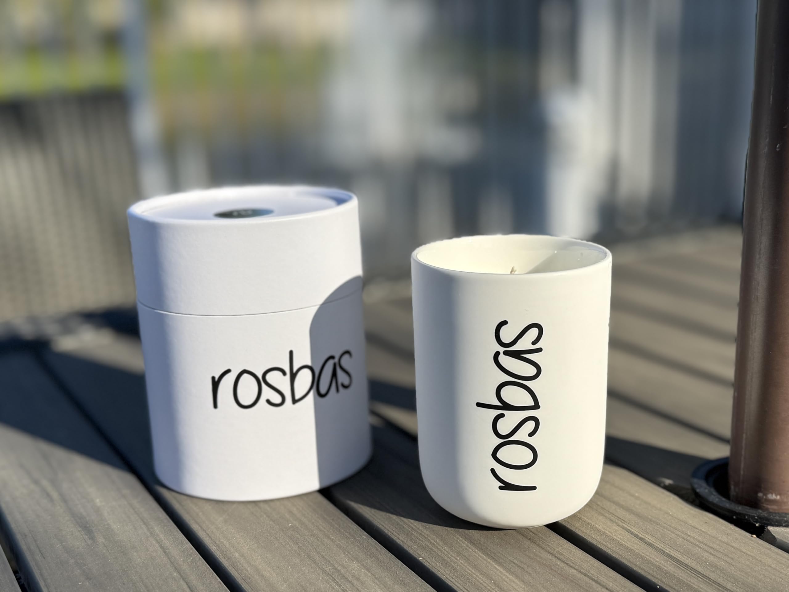 Rosbas Gardenia Candle mid notes with tuberose and jasmine form a lush center.