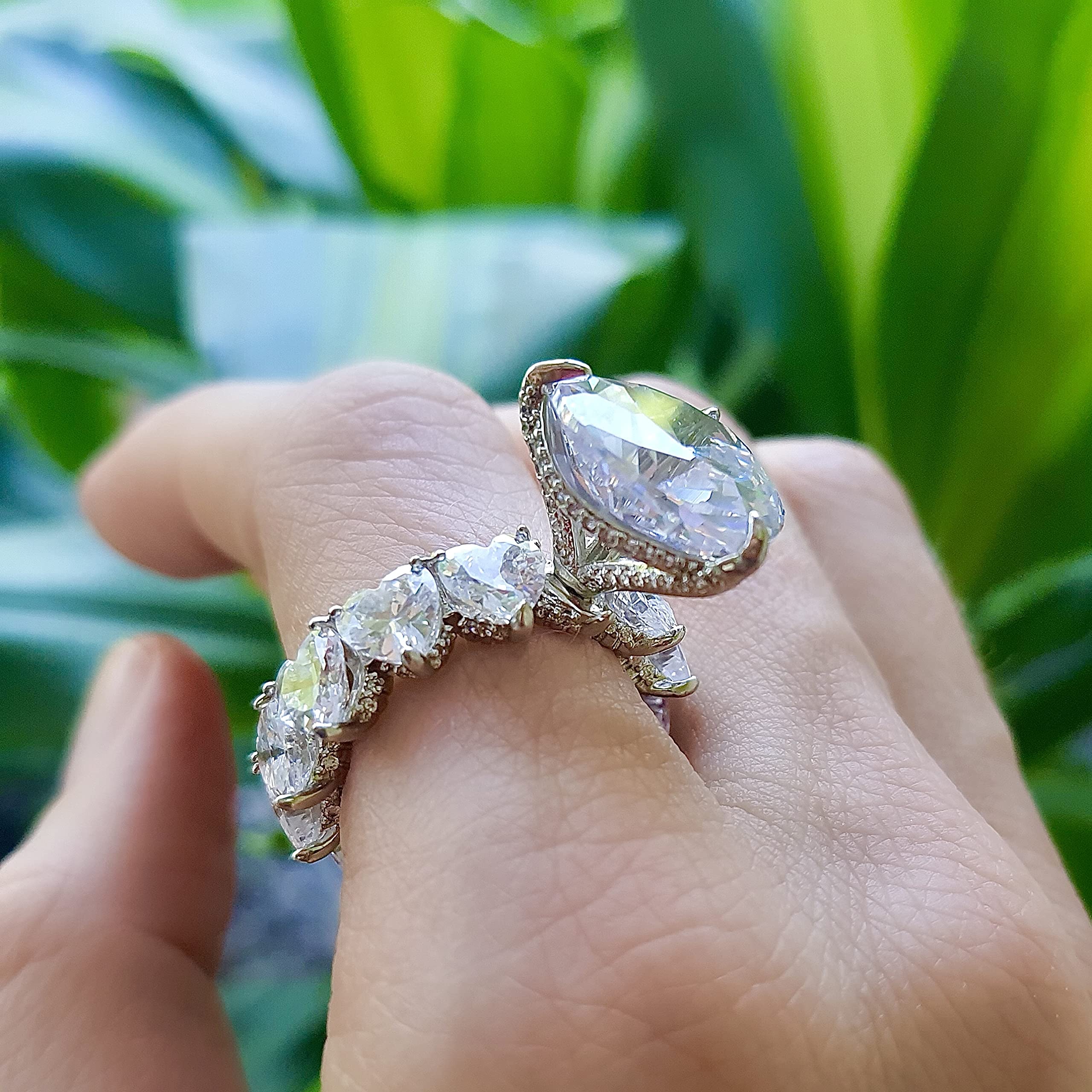 Roxxy Crystals ring band detail featuring smooth finish and comfortable wear