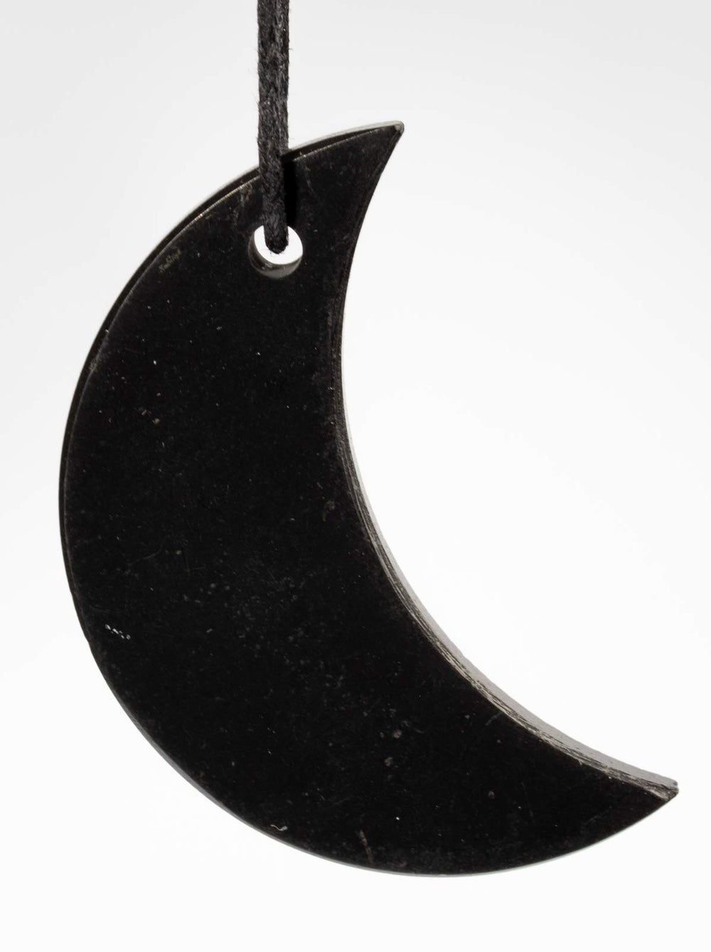 RUMINERAL Shungite pendant supports daily energy balance with easy care.