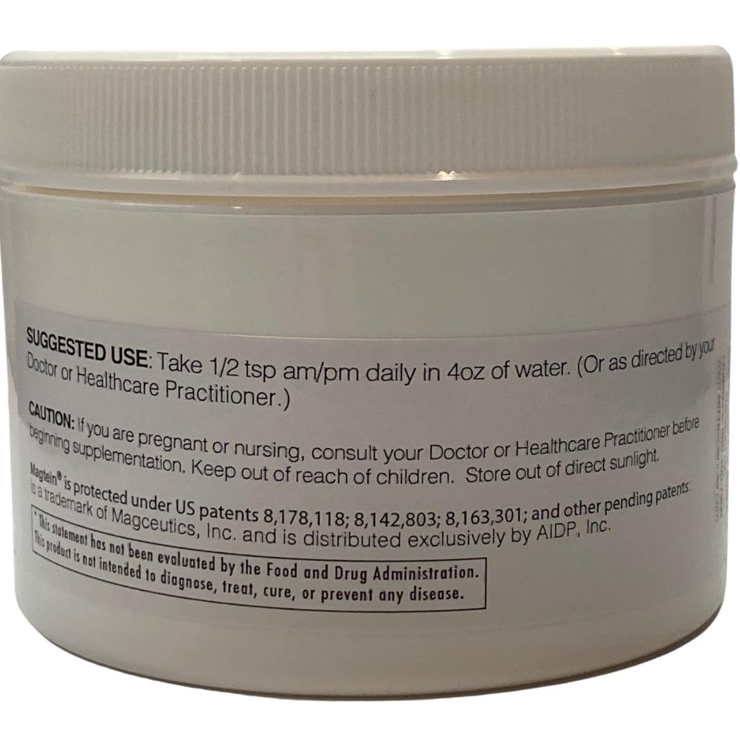 Sabre Sciences iMagT powder dissolving in water for quick brain wellness.
