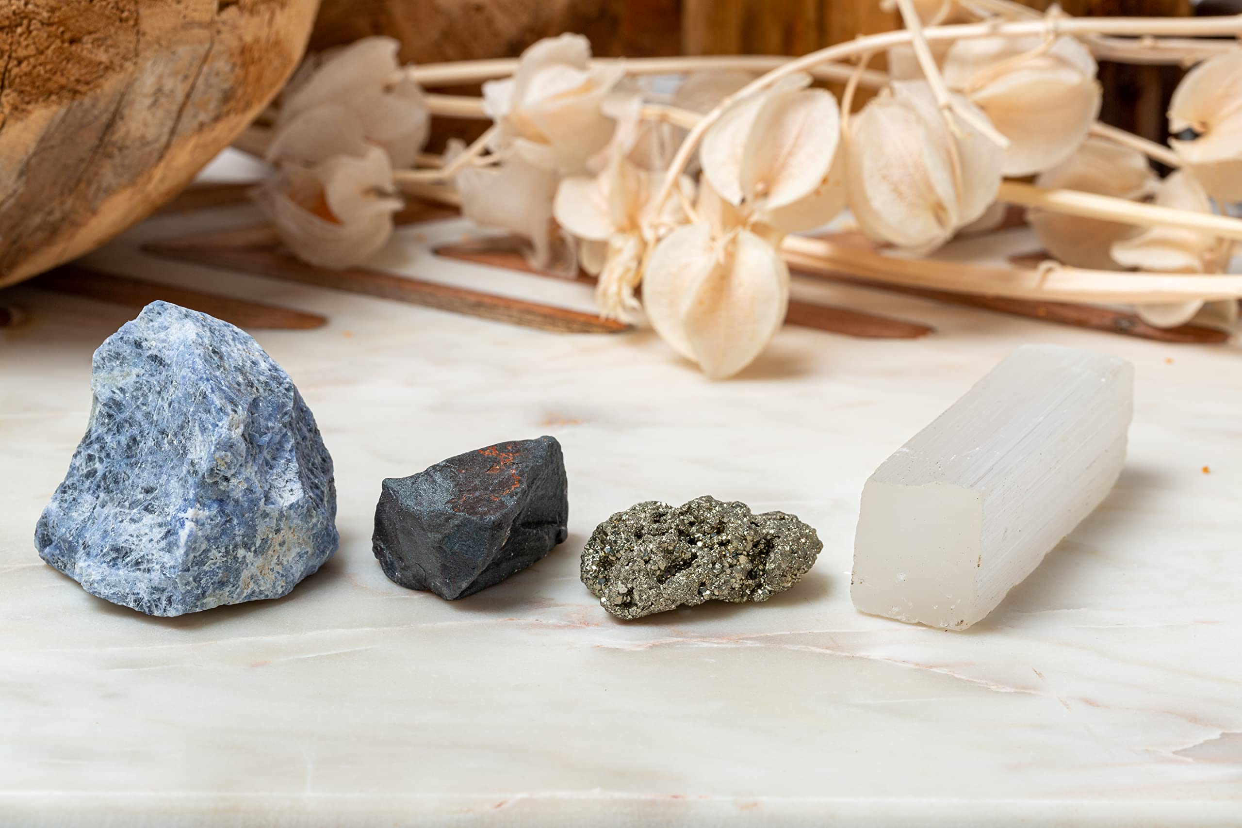 SAMSARI selenite stones altar display promoting ambiance and mindfulness.