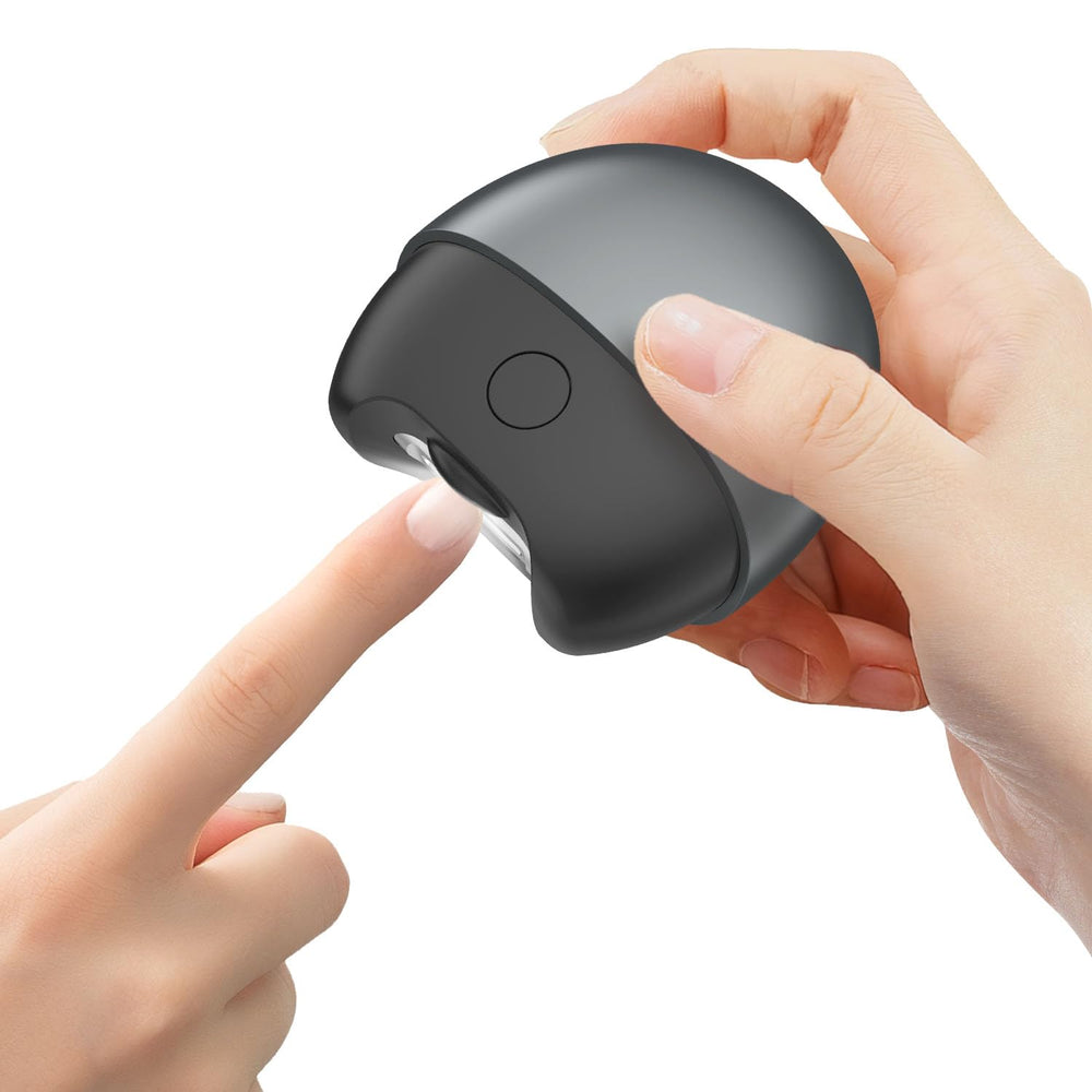 SCAIKTIG clipper in use on hands for kids and seniors
