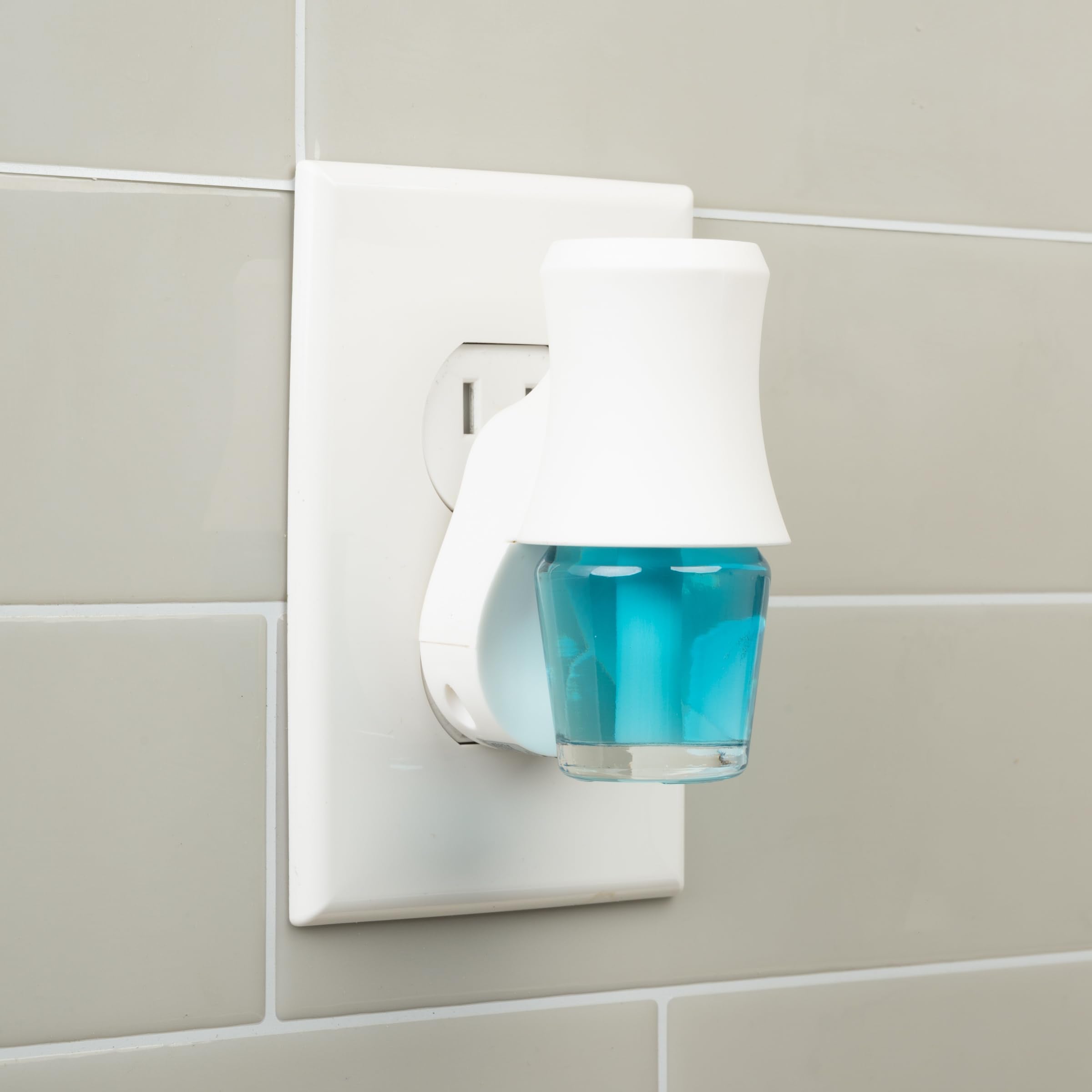 Scentsationals swivel plug diffuser spreads bubbles scent evenly