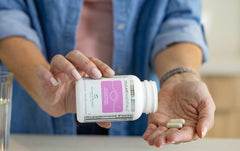 OcularEssentials pills close-up highlighting plant-based antioxidants.