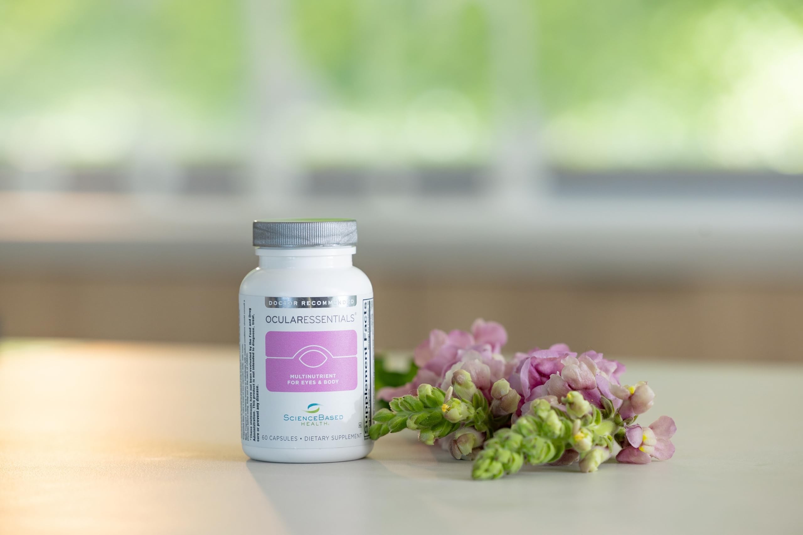 Trans-Resveratrol depiction in OcularEssentials for antioxidant protection.
