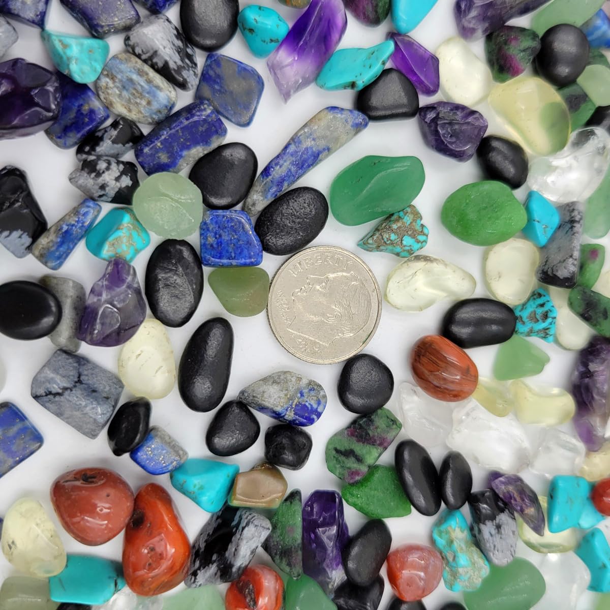 SeeuFun lapis lazuli chip for vibrant jewelry and displays.