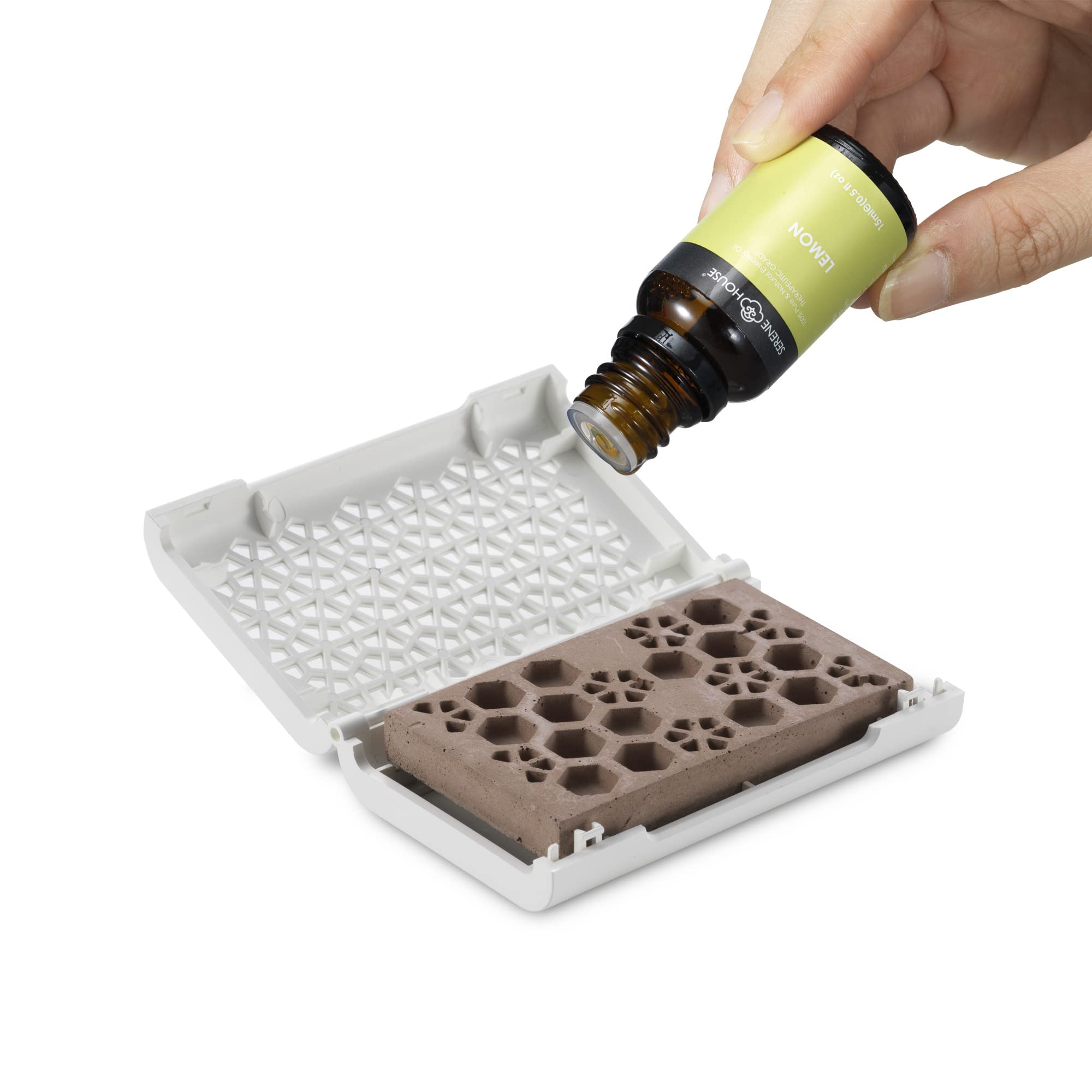 Puccini diffuser body close-up highlighting compact design.