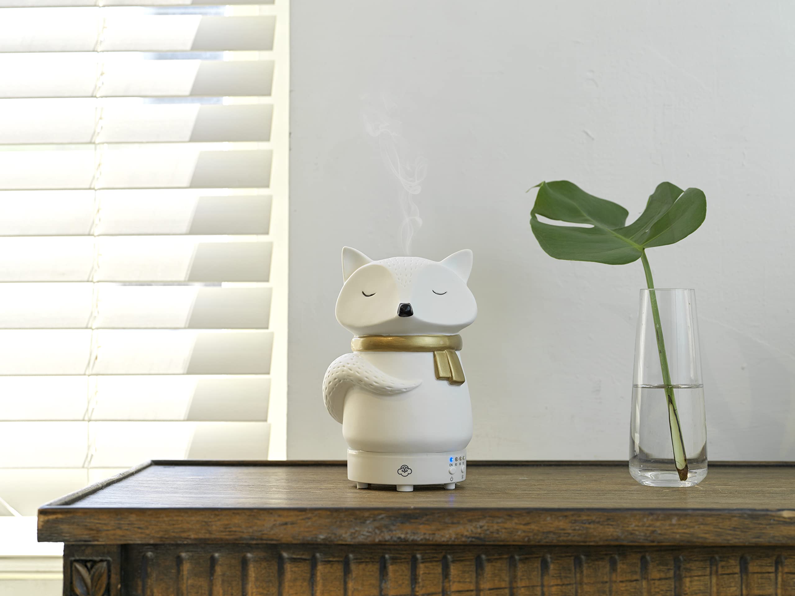 Snow Fox diffuser ultrasonic mist disperses a gentle aroma.