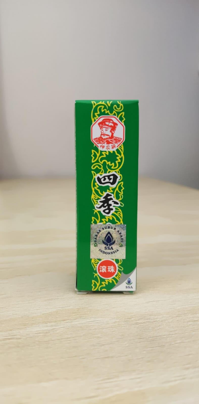 Close-up of roll-on cap for precise, targeted relief with Shen Nong Si Four Season.