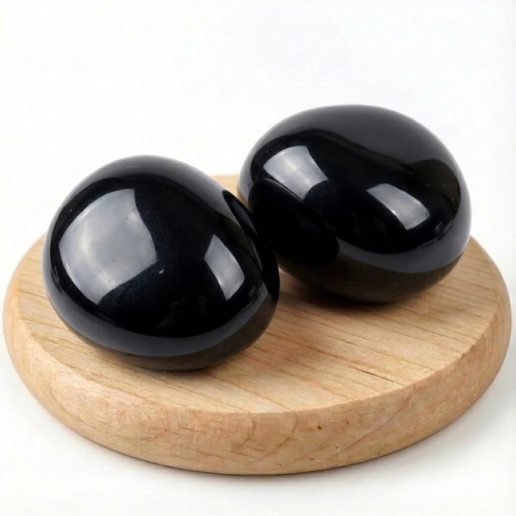SigMntun polished obsidian worry stone closeup showing smooth tactile surface for mindfulness