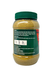 Pouring SIMIFIBRA FORTE MX into juice for a fiber boost.