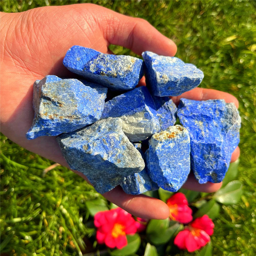 Simurg lapis lazuli stone close view for chakra work and reflection.