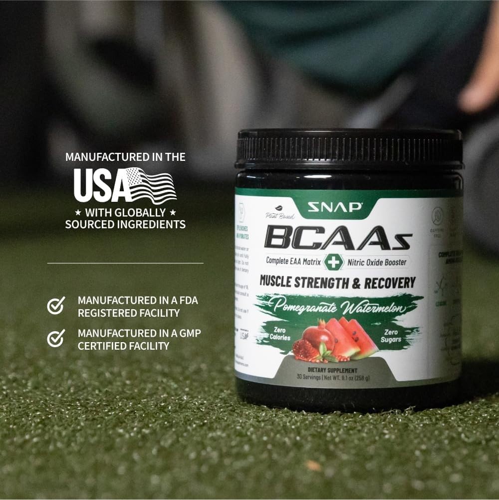 Snap Supplements BCAA powder dissolve in water visual shows easy mixing.