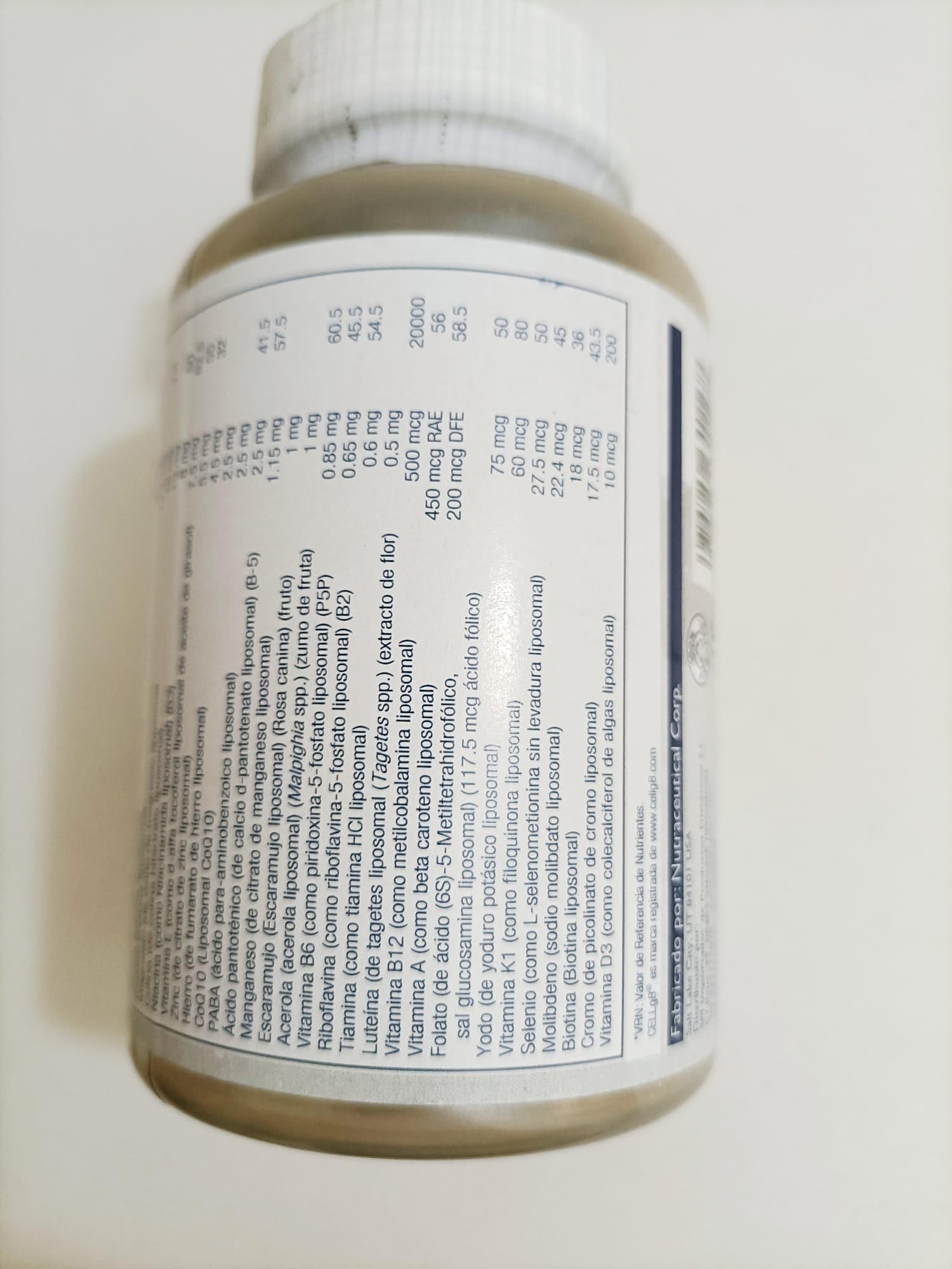 SOLARAY liposomal multivitamin ingredients chart highlights vitamin C and D.