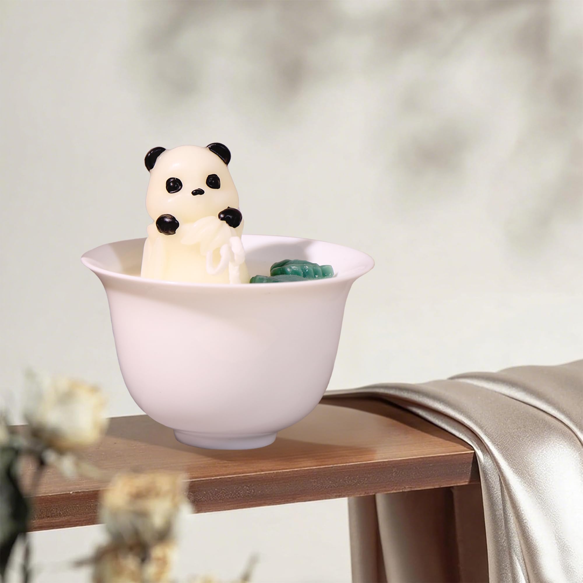 SOXCOMFY Panda candle ideal for entryways and bathrooms