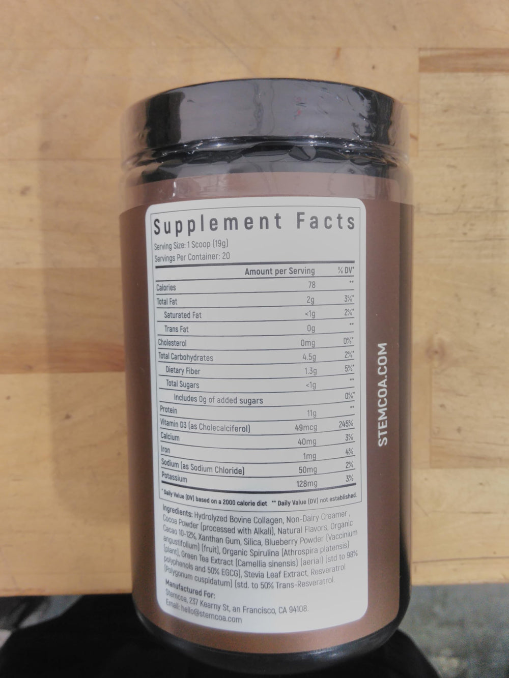 Stemcoa NCR1 post-workout shake in gym setting suggests recovery support