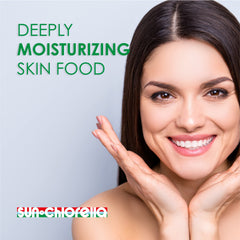 Sun Chlorella Cream Face Moisturizer application shows creamy texture and quick absorption