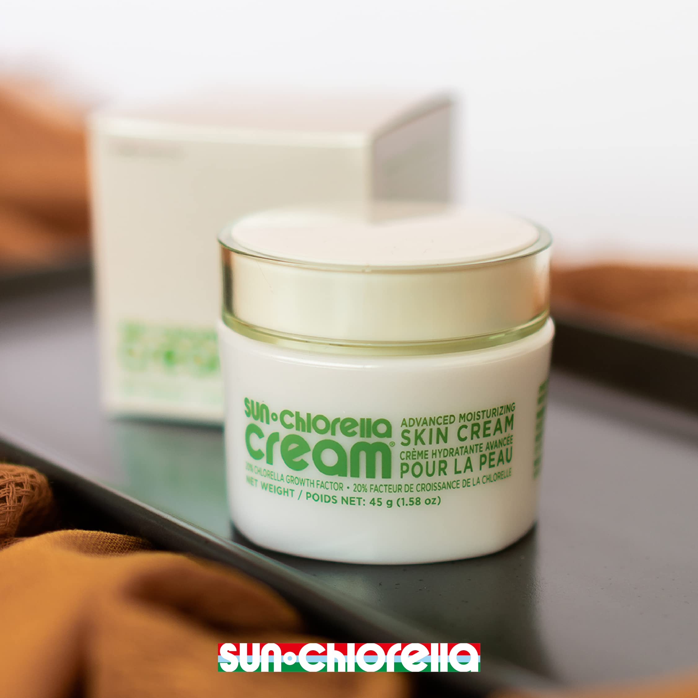 Sun Chlorella Cream Face Moisturizer with clove extract offers a subtle aroma while moisturizing