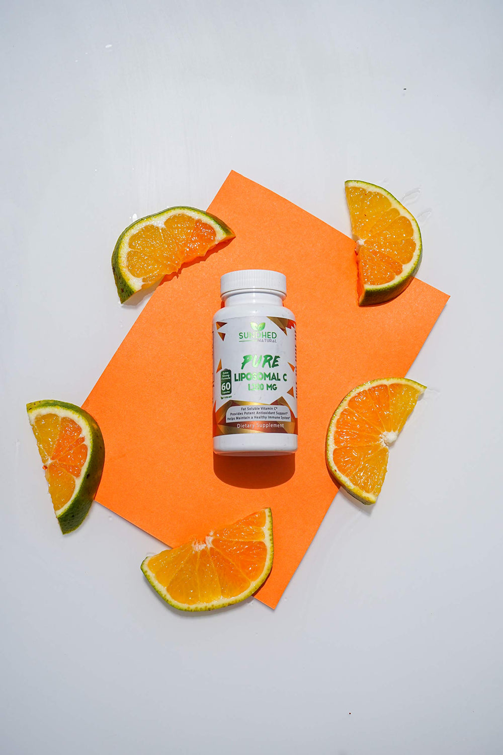 Sundhed Natural packaging display emphasizing clean formula