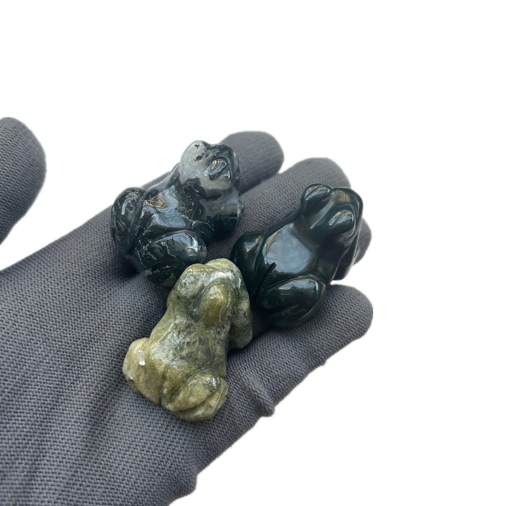 Sunshcat hand-carved agate frog close-up showing unique natural stone texture