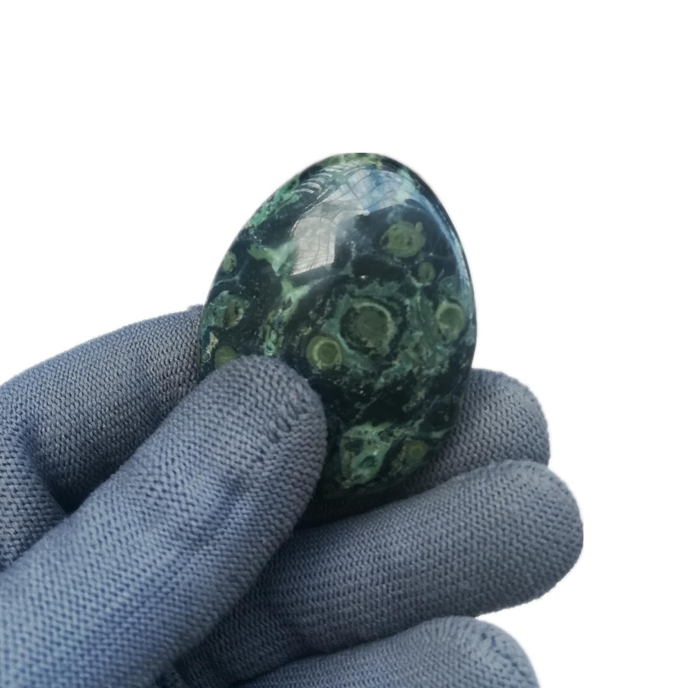 Sunshcat worry crystal thumb stone provides tactile focus to ease anxious moments.