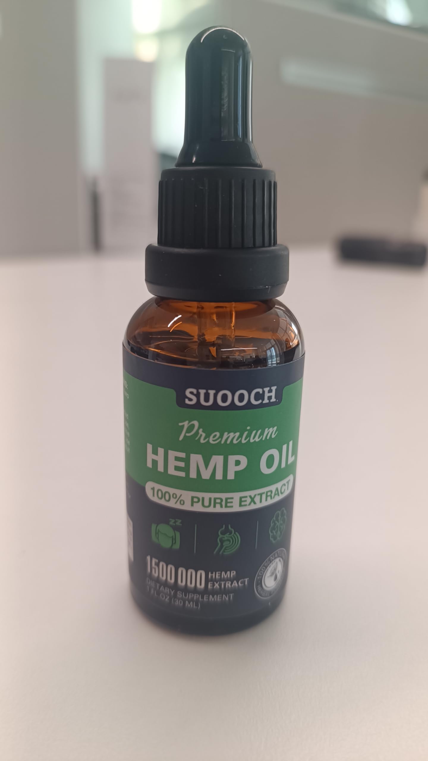 SUOOCH dropper releasing oil highlights convenient daily dosing.