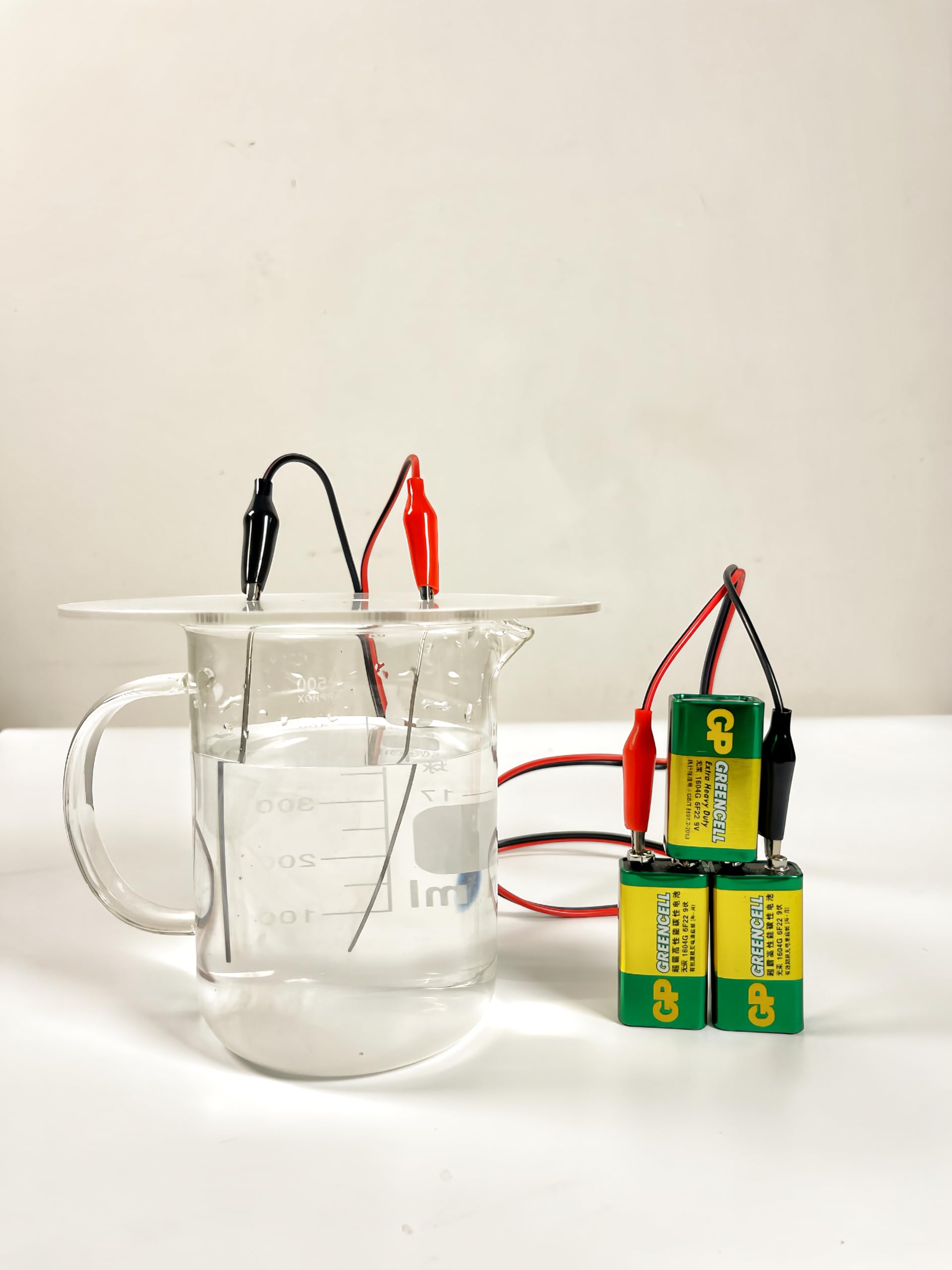 SVZIOOG amber bottle and accessories organize your testing setup.