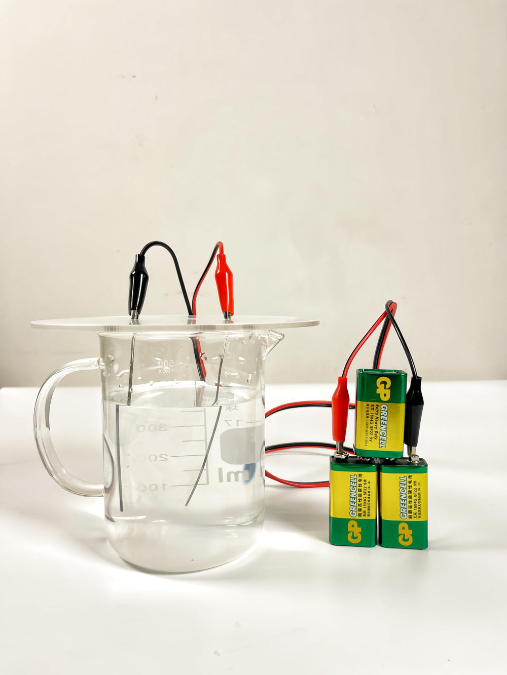 SVZIOOG amber bottle and accessories organize your testing setup.