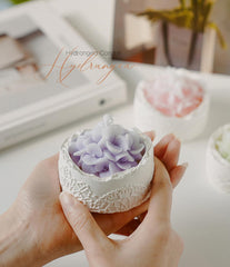 T-shin Hydrangea candle close-up, highlighting hand-poured artistry for cozy spaces